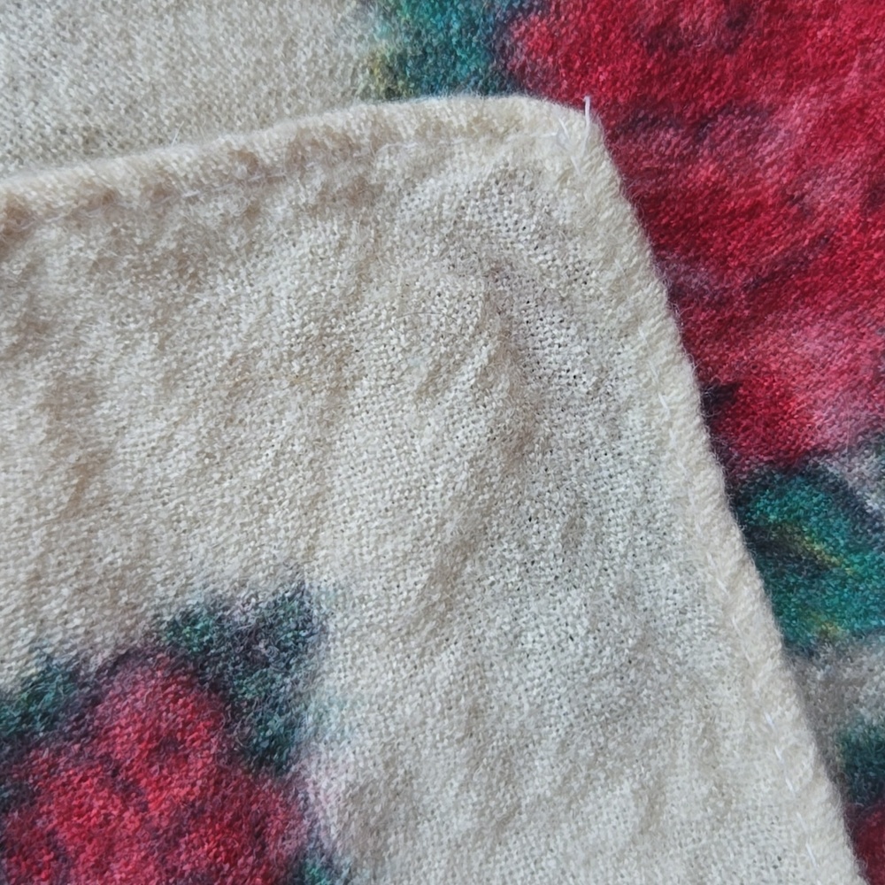 Floral Roses Patterned Cream Scarf - Picture 6 of 9